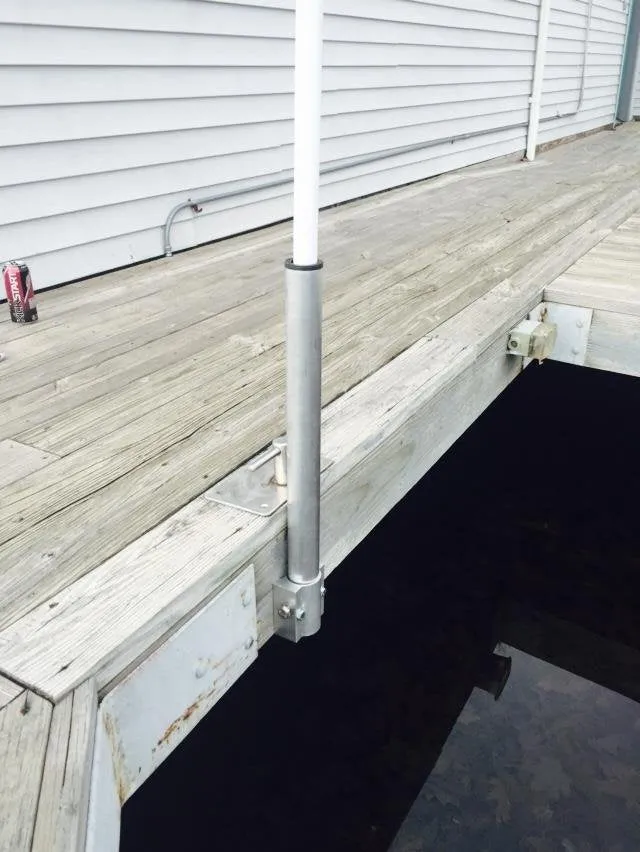 Bird Deterrent Flag Kit with 13.5 foot Pole