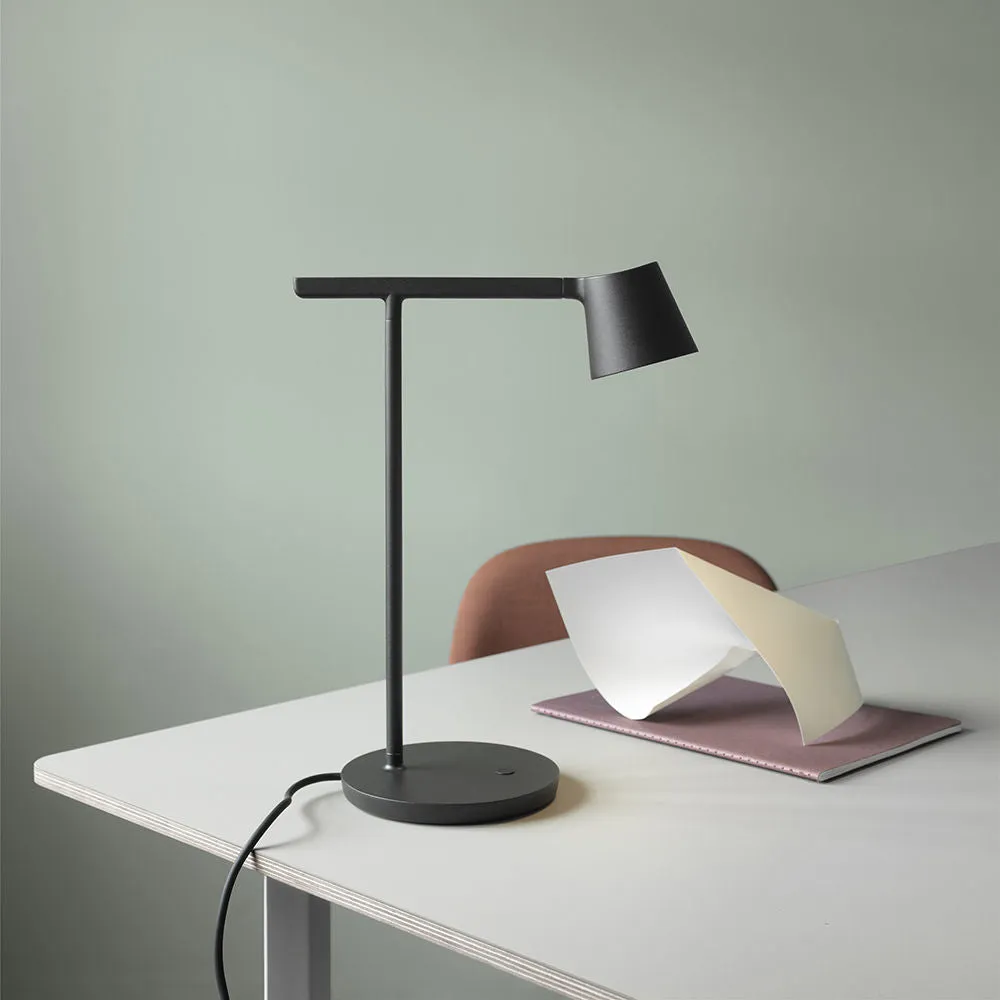 muuto | tip table lamp | black