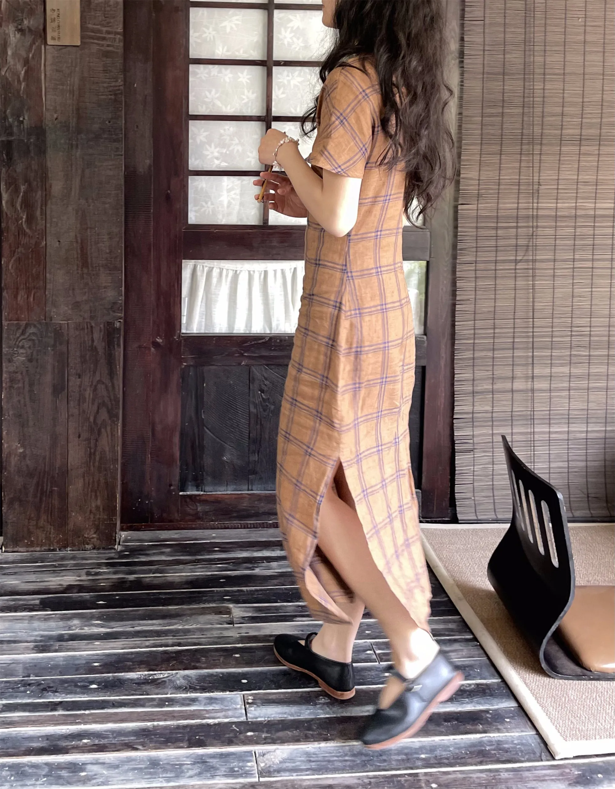 Waiting for Leisure 山月等闲 1930s Inspired Pure Linen Flannel Bottleneck Qipao