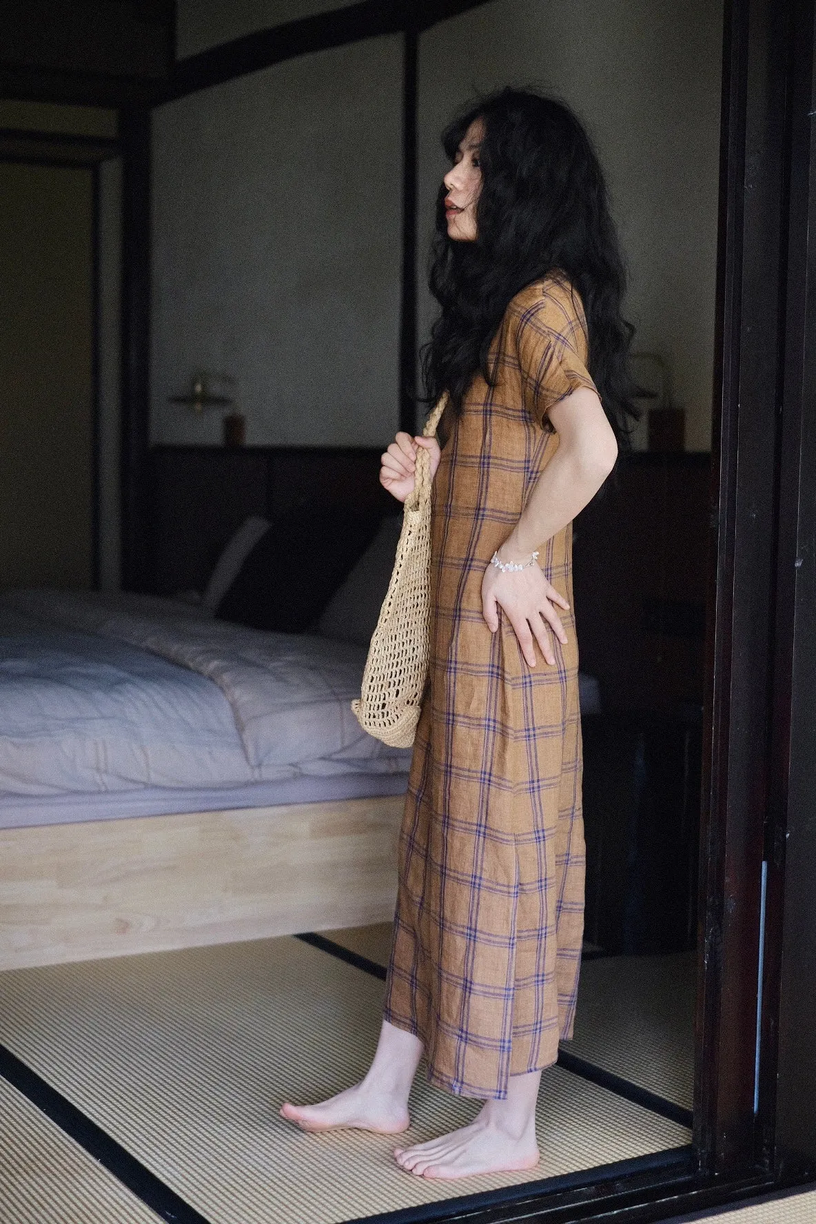 Waiting for Leisure 山月等闲 1930s Inspired Pure Linen Flannel Bottleneck Qipao