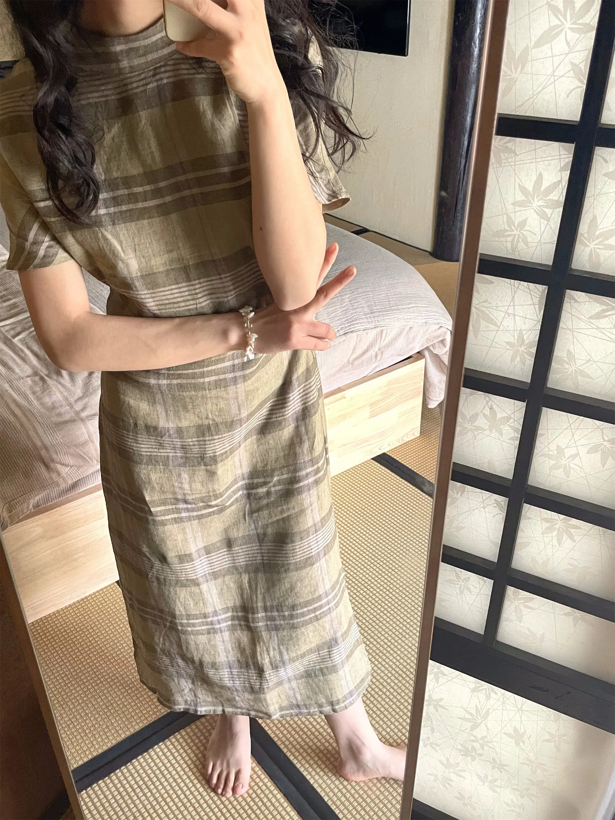 Waiting for Leisure 山月等闲 1930s Inspired Pure Linen Flannel Bottleneck Qipao