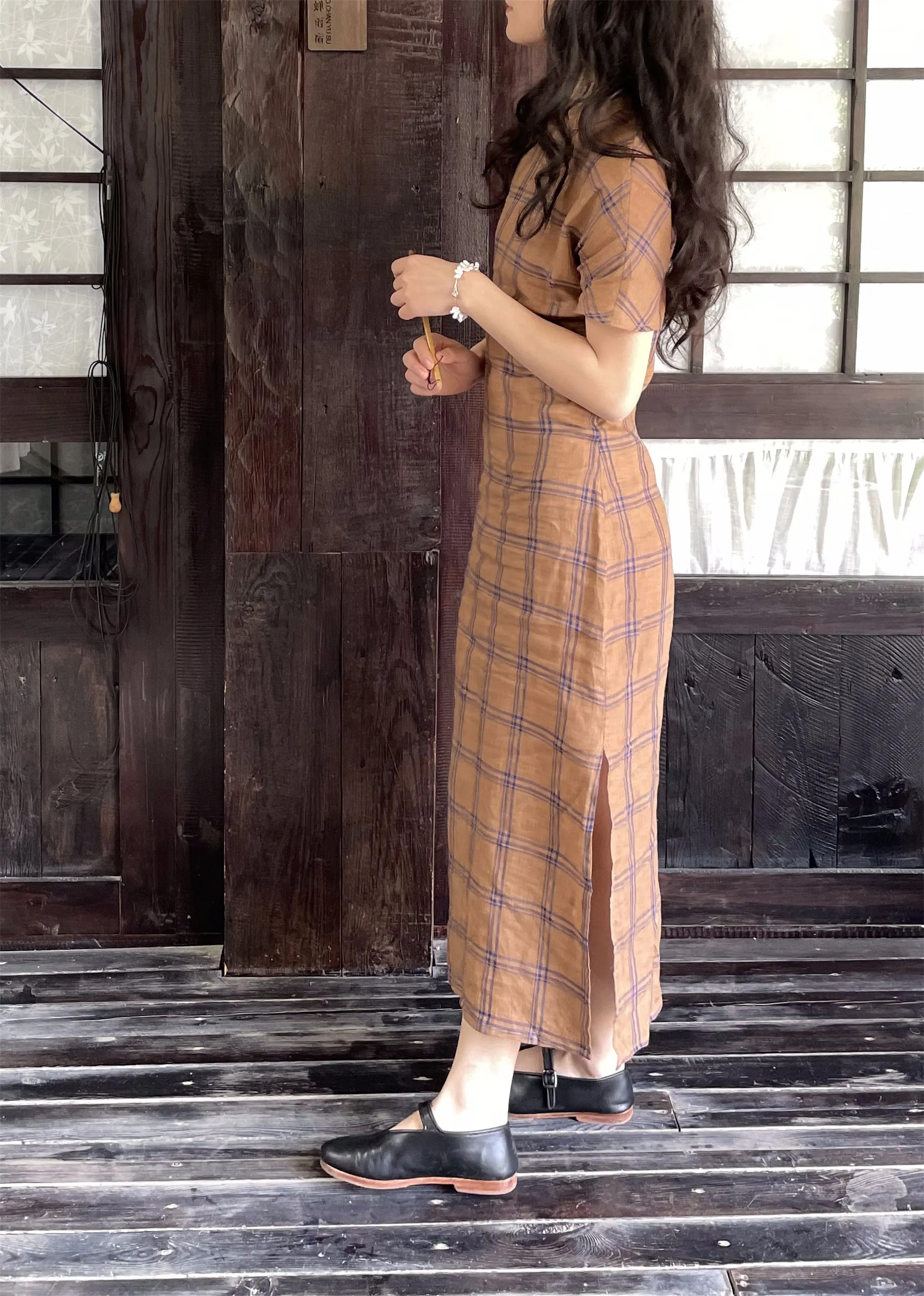 Waiting for Leisure 山月等闲 1930s Inspired Pure Linen Flannel Bottleneck Qipao