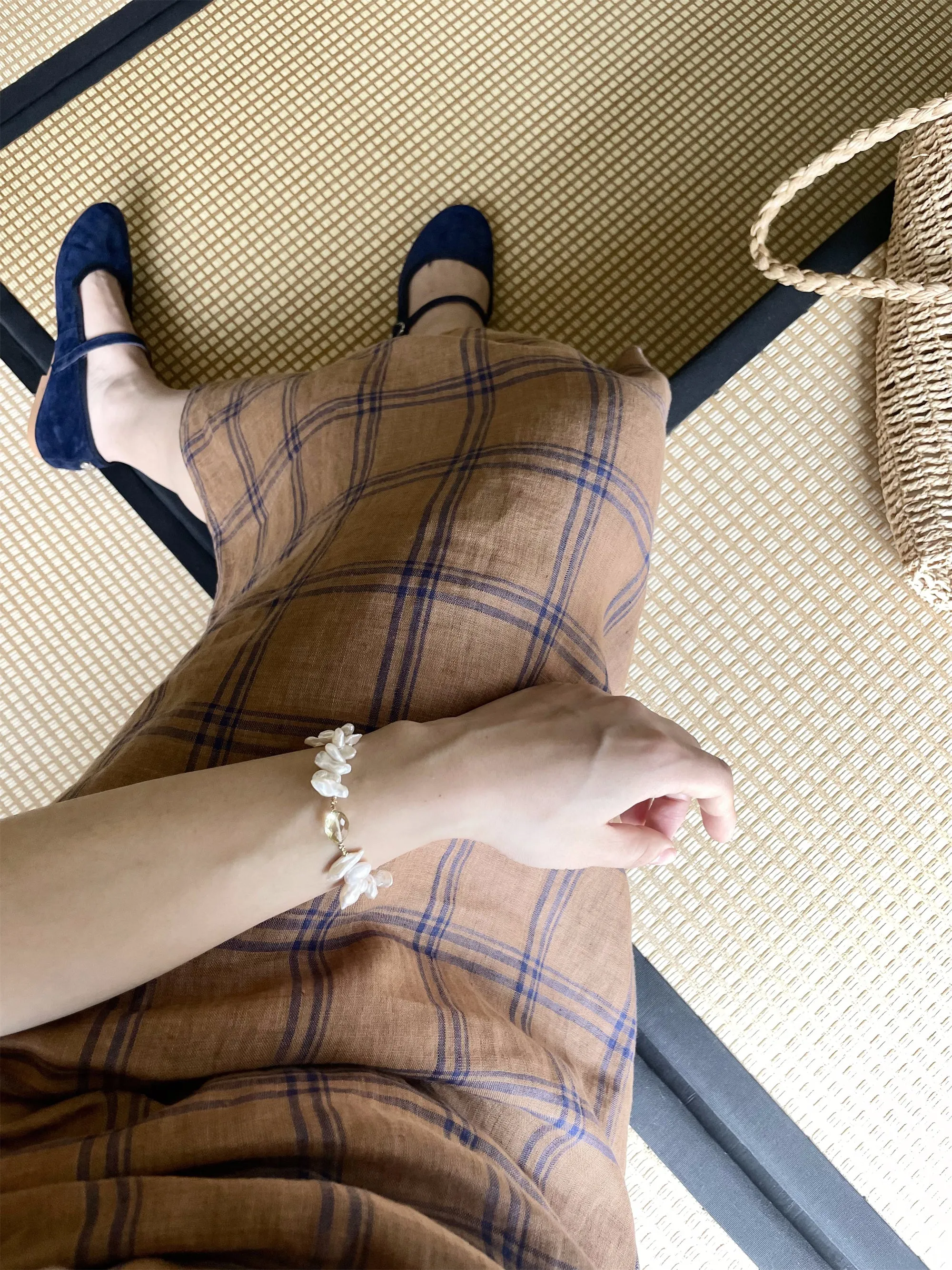 Waiting for Leisure 山月等闲 1930s Inspired Pure Linen Flannel Bottleneck Qipao