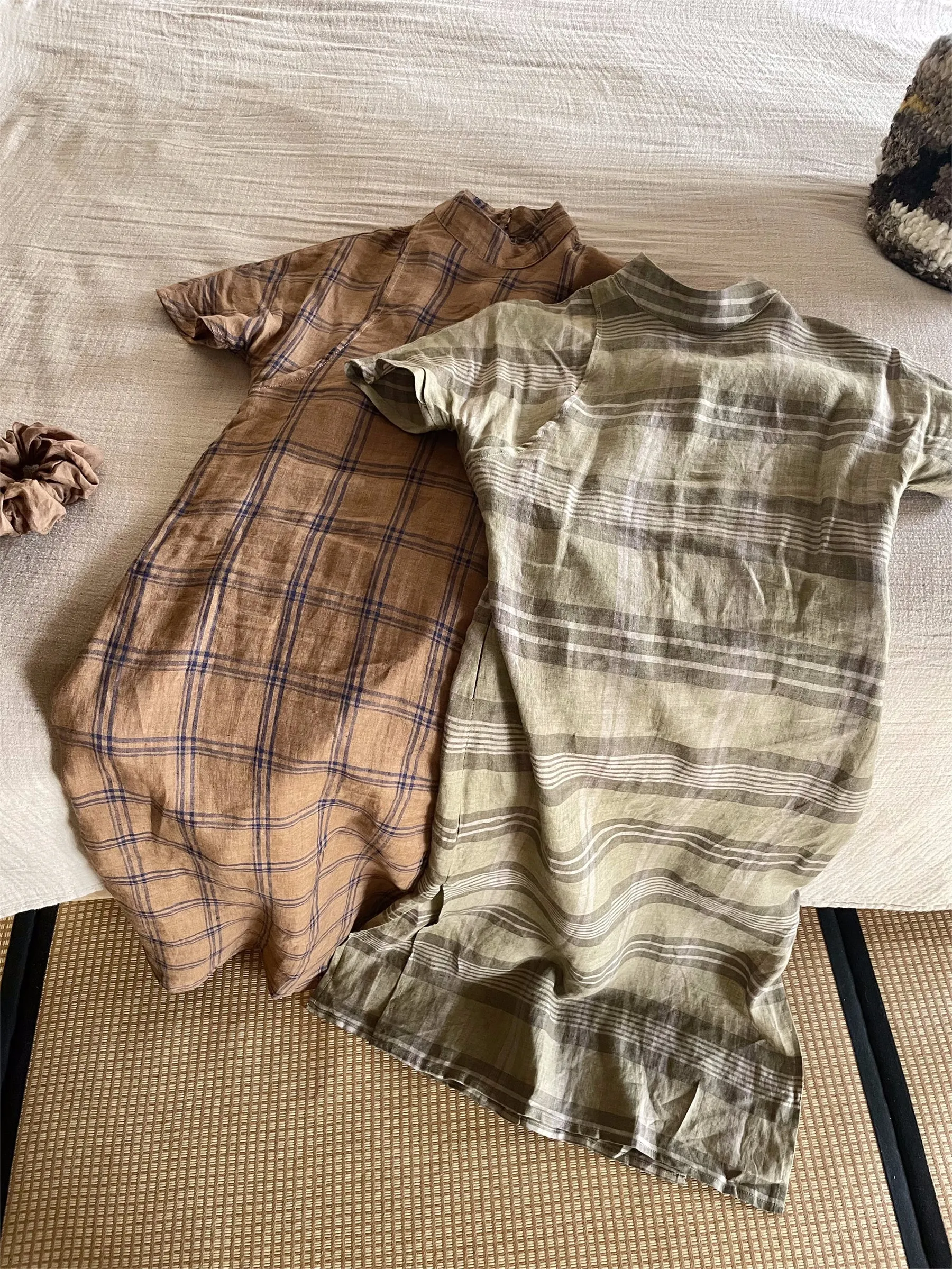 Waiting for Leisure 山月等闲 1930s Inspired Pure Linen Flannel Bottleneck Qipao