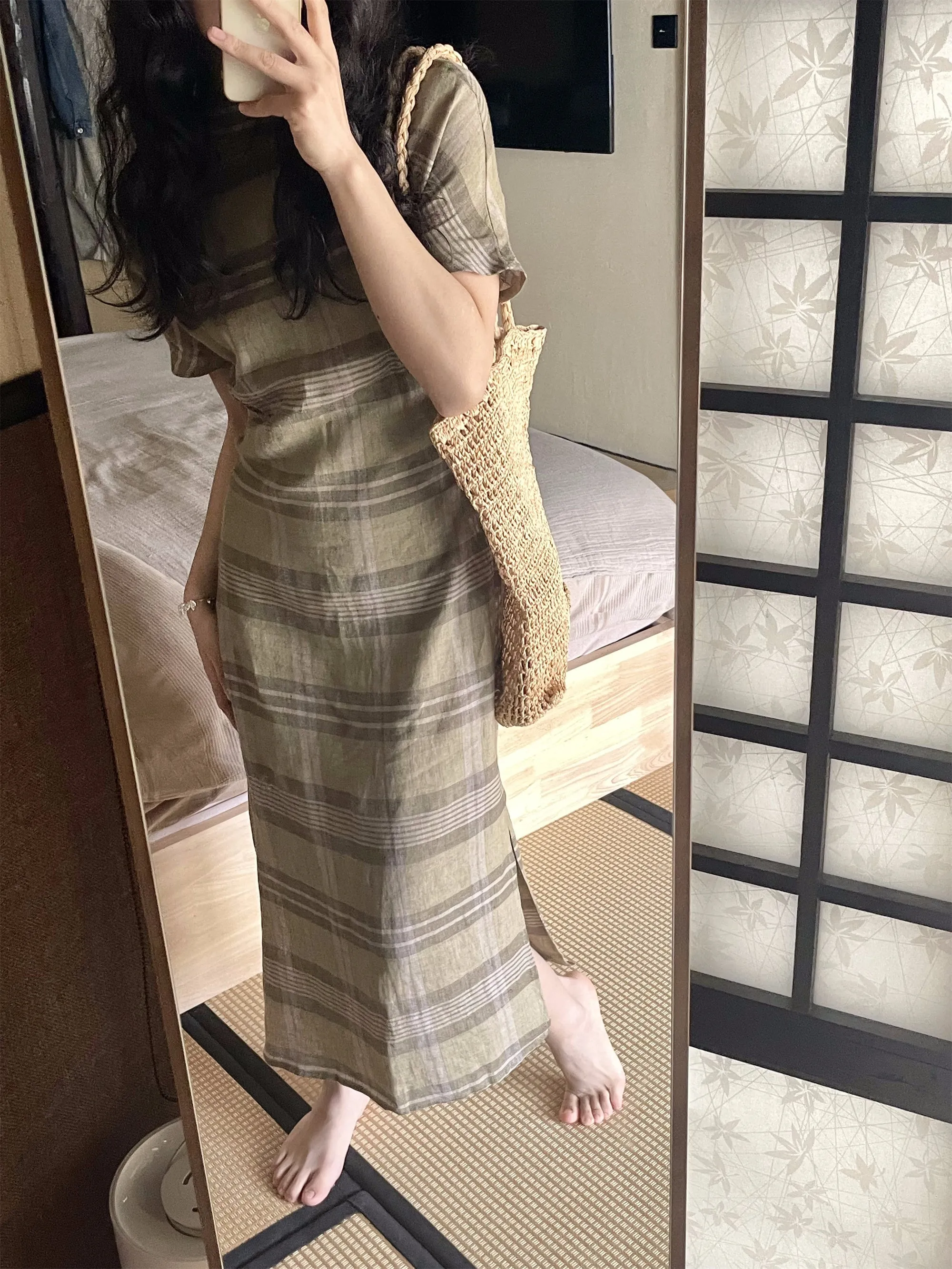 Waiting for Leisure 山月等闲 1930s Inspired Pure Linen Flannel Bottleneck Qipao