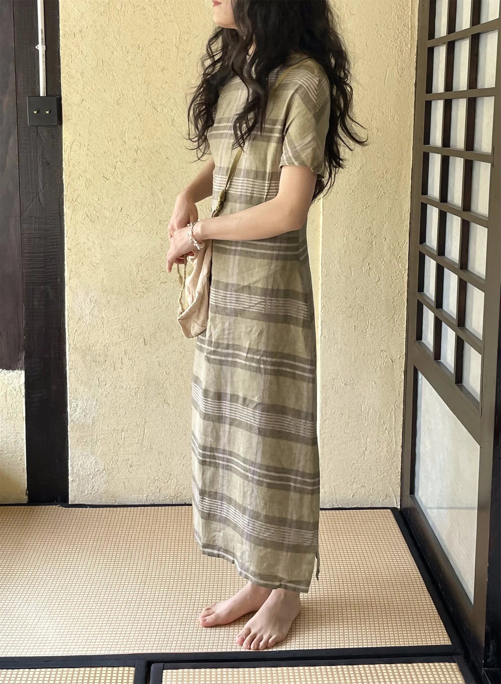 Waiting for Leisure 山月等闲 1930s Inspired Pure Linen Flannel Bottleneck Qipao