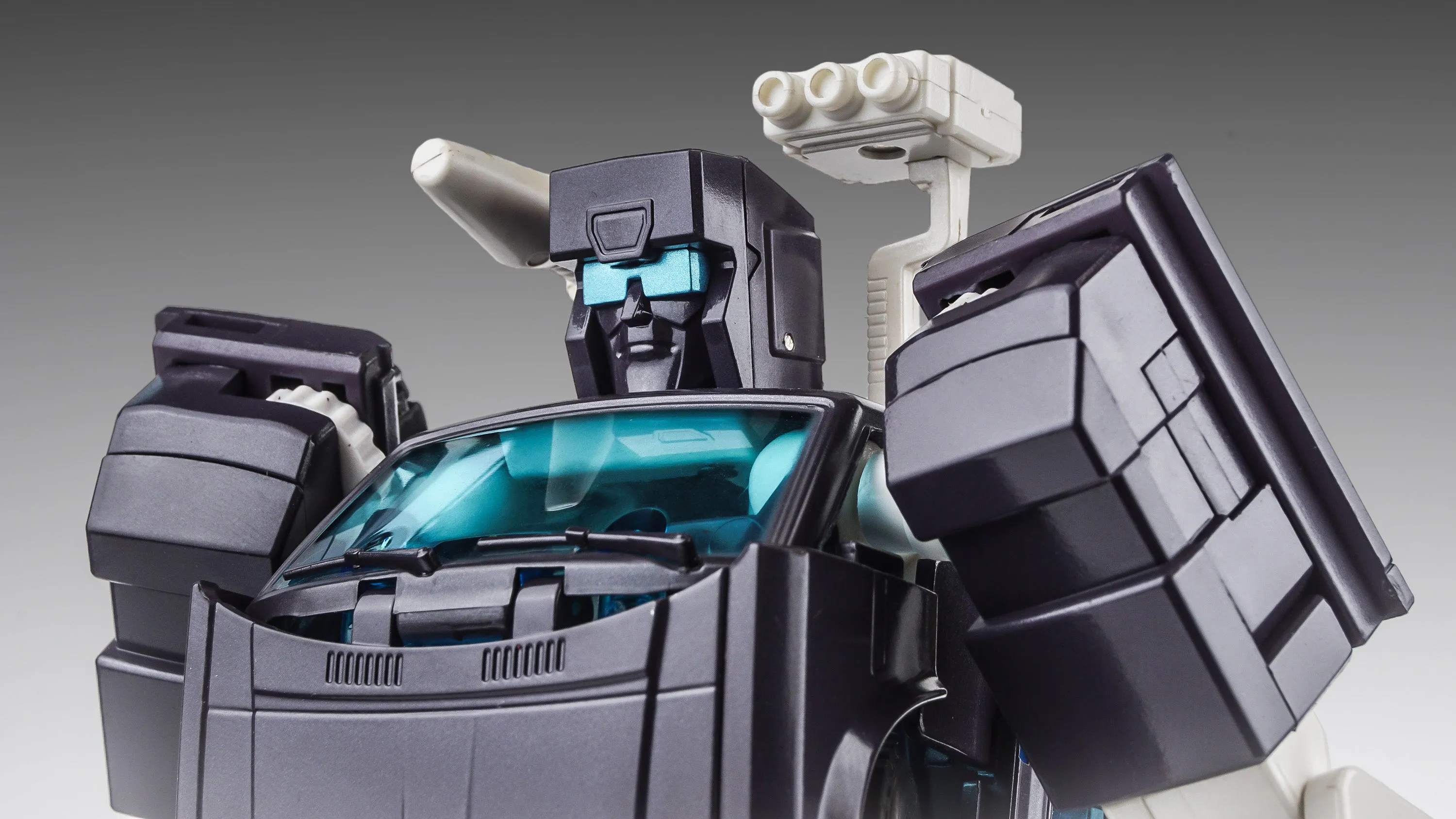 X-Transbots - MX-8T Aegis (Cartoon Version)